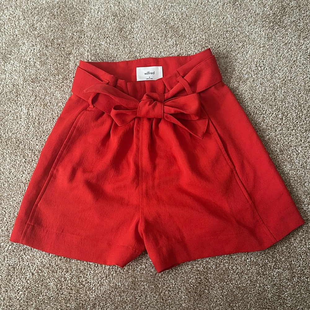 Aritzia Wilfred size 0 red high waisted shorts